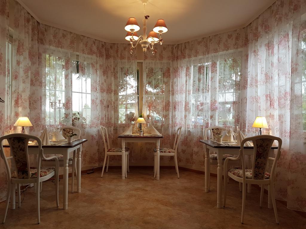 Hotel Schlossmatt Schwoerstadt ภายนอก รูปภาพ