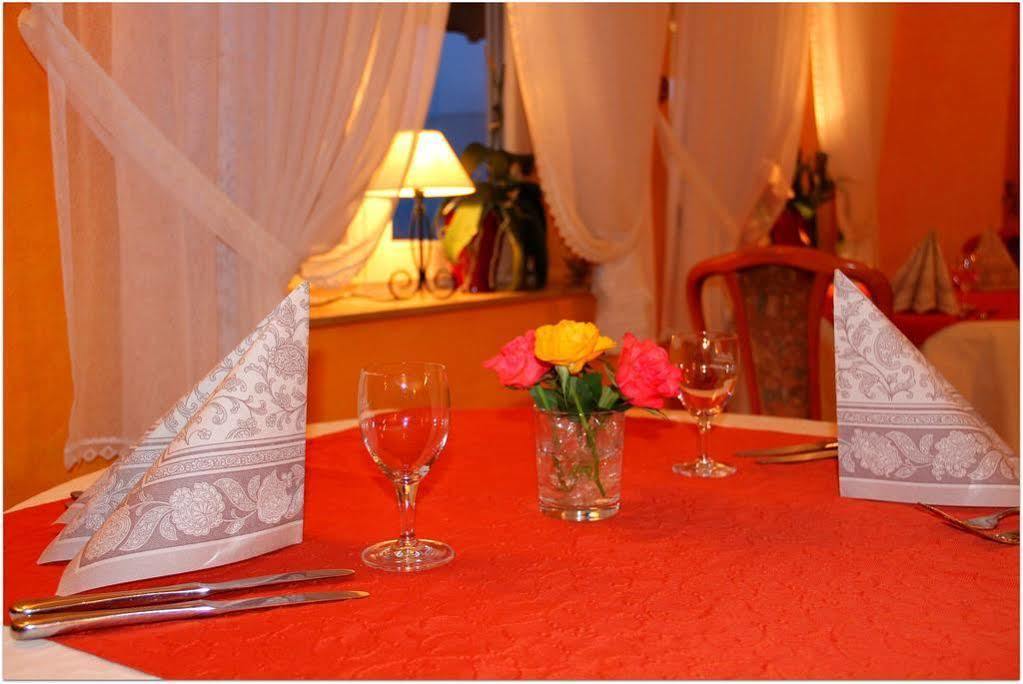 Hotel Schlossmatt Schwoerstadt ภายนอก รูปภาพ